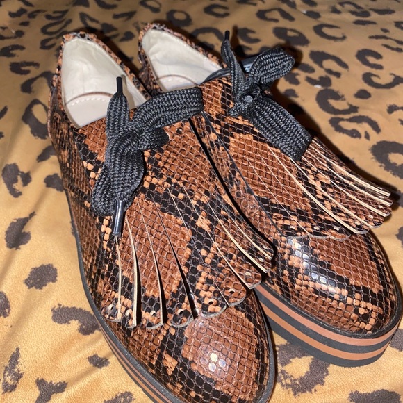 Zara Snakeskin Platform Oxfords - Picture 2 of 4